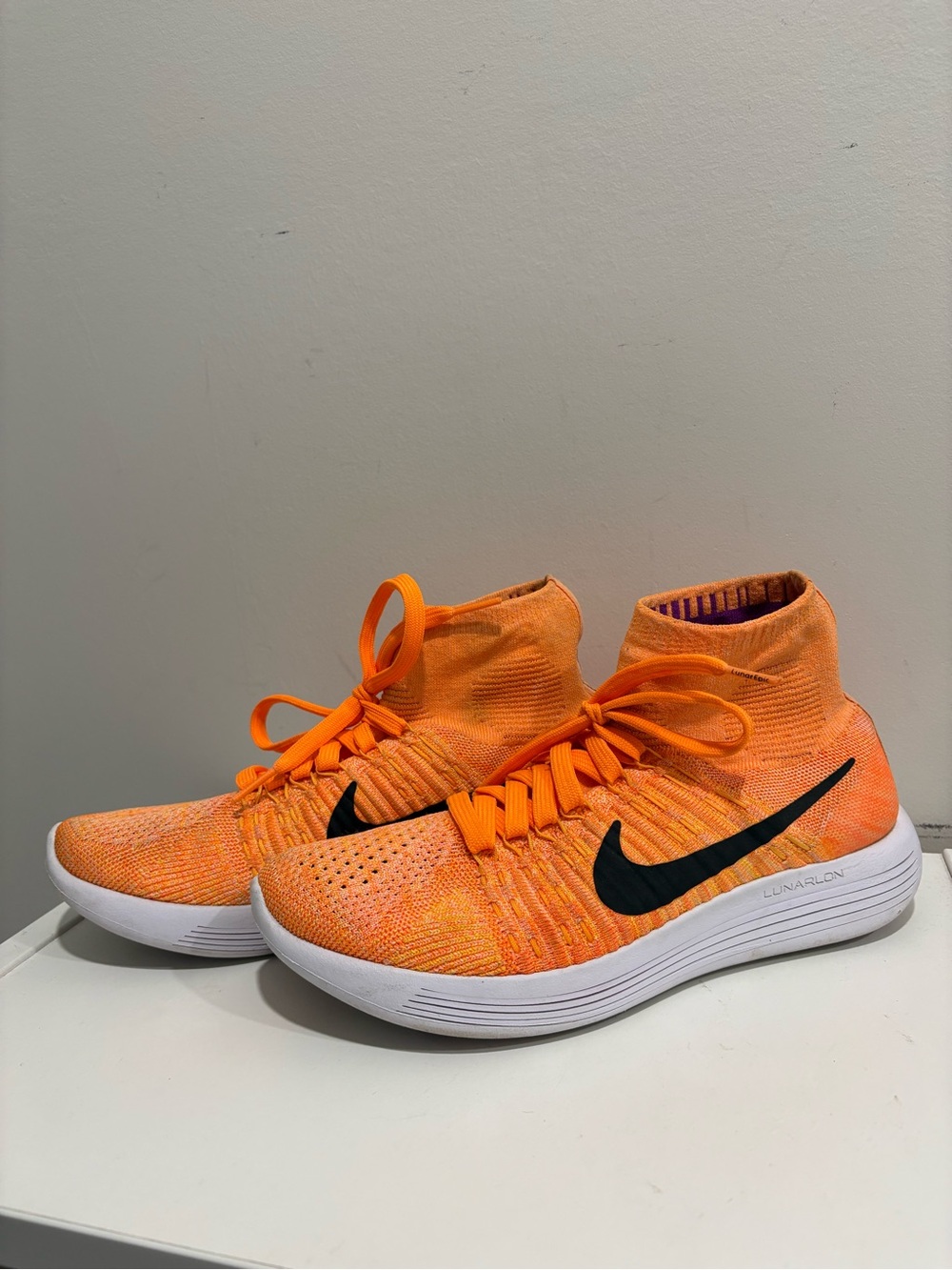 Nike LunarEpic Flyknit High Top Bright Crimson Running Shoes Women’s Us 8